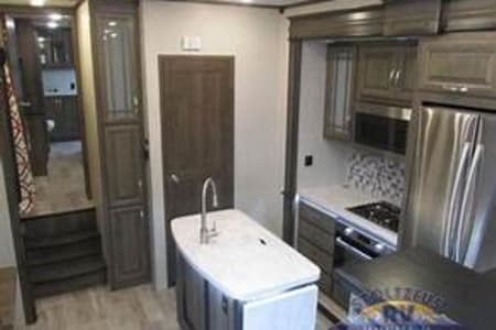 Chino CA Montana Pure Luxury