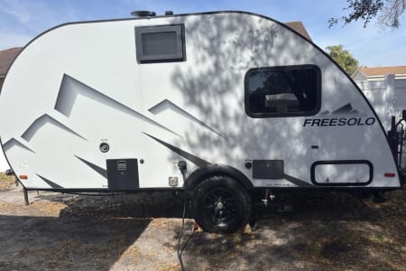 Orlando FL Fully Stocked 2022 Free Solo | Cozy Small Lightweight Sleeps 4