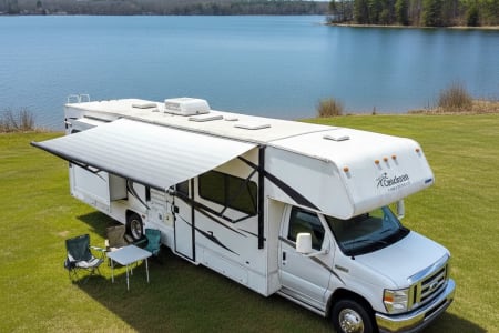 Mason MI Fireside's Coachmen Freelander 32BH Class C Bunkhouse - LMI2133