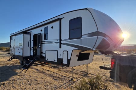 Camp pendleton CA 2023 Dutchman Astoria Fifth Wheel /Bunk Beds/Delivery and Pick-up Only.