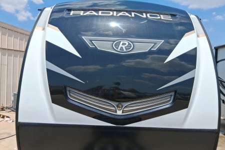 Glendale AZ 32' Cruiser RV Radiance Ultra-Lite