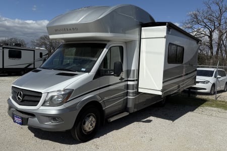 Jacksboro TX Serenity Campsite at Lake Godstone with Winnebego