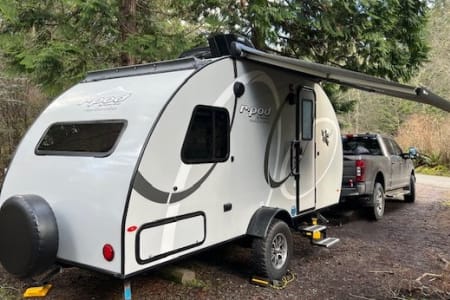 Woodinville WA Easy Tow R-Pod for Couples & Families
