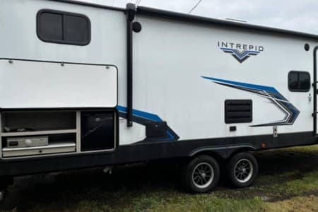 Zionsville IN Riverside Intrepid Bunkhouse: The ultimate modern camper from Hoosier RV