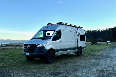 Everett WA 2020 Sprinter 4x4 – Off-Grid Camper with Solar, Hot Shower, Big Bed