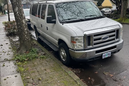 Portland OR EXTENDED E350 TOURING VAN 2011 WHITE