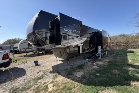 Weatherford TX Luxury Montana 3915TB Fifth Wheel Two Bedrooms  Bonus Bunk Room