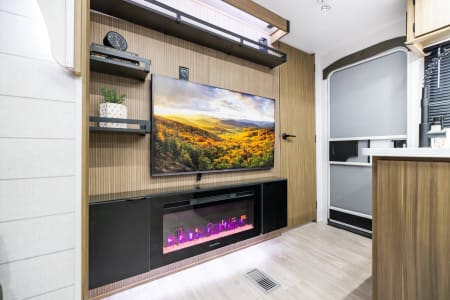 Indio CA Ready for Some GLAMPING??  Forest River Wildwood 32BHDS