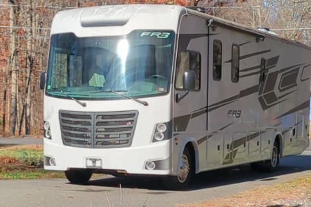 Meriden CT Luxury FR3  Like New Forest River 2023 seats 8 sleeps 10