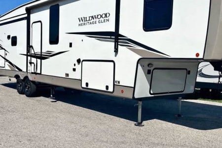 New Philadelphia OH 2022 Forest River Wildwood Heritage Glen NPOH2210