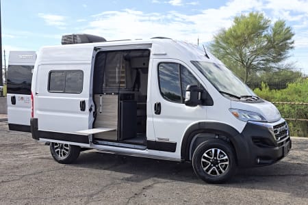 Mississauga ON 2025 Winnebago Solis 