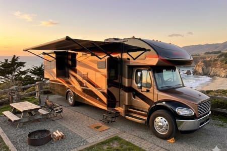 Oceanside CA C17 Seneca *LUXURY* Diesel Super C  STARLINK WiFi Equipped!-Sleeps 10- 3