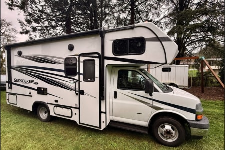 Tigard OR 2023 Forest River SUNSEEKER 2250(Bedroom slide) - Sleeps 5!