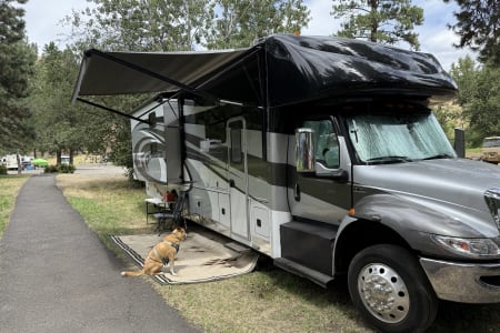 Bellingham WA Ghost Rider: Family Comfort SuperC RV rental | Sleeps 5, Pet-Friendly