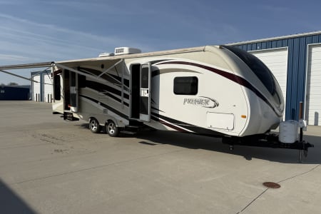 Valley NE Ultra Lite Keystone Bullet- Sleeps 4.