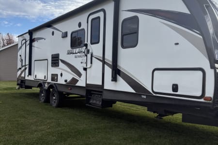 Plainview MN Family RV w/ Outdoor Kitchen Delivery Available