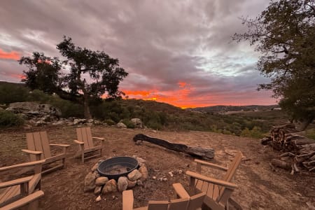 Ramona CA Luxury RV Retreat, Glamping, Fire Pit, Stargazing, Hiking, Mini-Cows