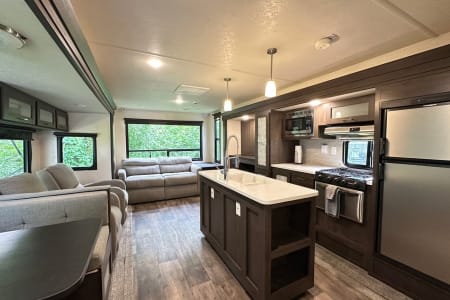 Wisconsin Dells WI Fully Equipped Travel Trailer | Sleeps 5 | Generator Available