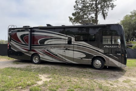 Eustis FL 2022 Thor Palazzo 33.5 diesel pusher, Class A