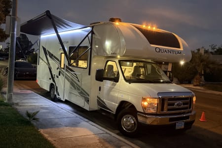 Las Vegas NV 2025 THOR QUAMTUM - SLEEPS-8 FAMILY-FRIENDLY -LIKE NEW