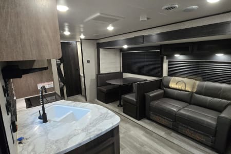 Mason MI Fireside RV's 2022 Jayco Jay Flight SLX 267BHS LMI2104