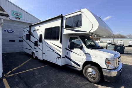 Lakemoor IL The RV Rental Factory - 2022 30' Gulf Stream Conquest 6280, Sleeps 8