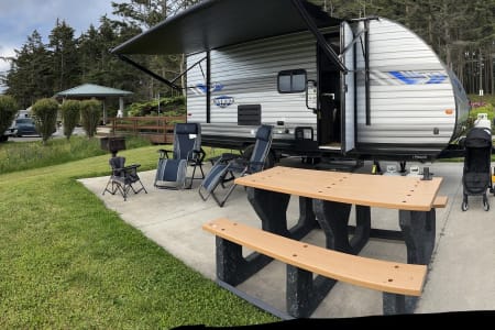 Fort Lewis WA 2022 Forest River FRX Travel Trailer – Sleeps 4 people