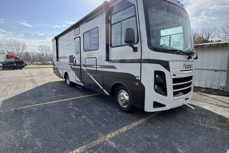 Lakemoor IL The RV Rental Factory - 2024 32' Coachmen Pursuit 10 Person Bunkhouse #4