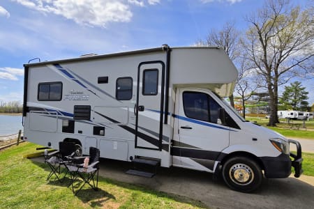 Old Hickory TN The Easy Escape – Mercedes Sprinter RV | Sleeps 5 | Fully Stocked