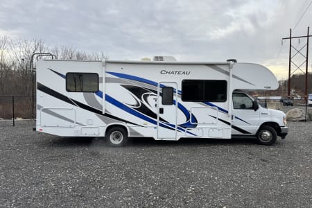 2023 Thor Chateau 28Z Class C Motorhome on Ford E-450 – Sleeps 6