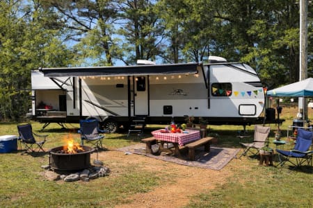 King size bed, with bunkhouse and full size shower