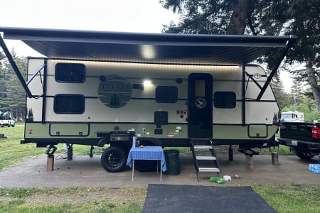 Modern Family Camper | Sleeps 8 | Bunks + Outdoor Kitchen, Easy Tow