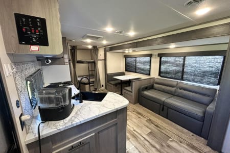 Adventure Headquarters 🧭 JANY2553