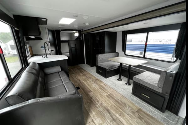 9 person - Family friendly and lots of room