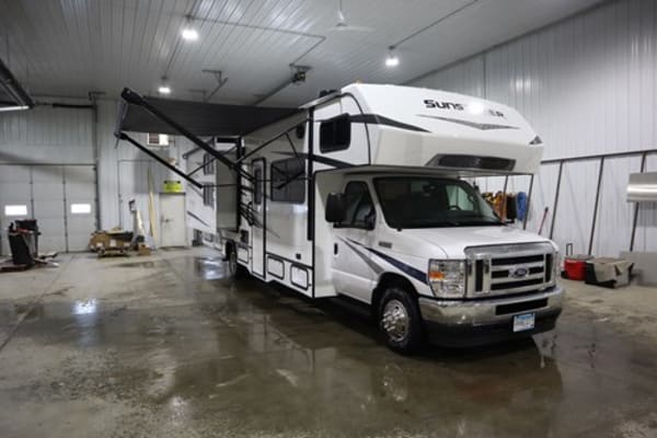 Forest River Sunseeker 3250SLE 32'