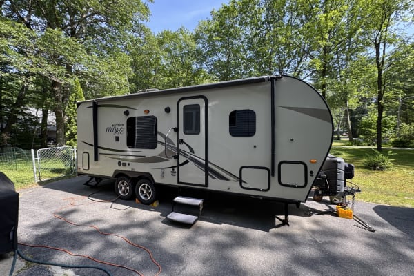 Juniper Skye - 2019 Forest River Rockwood Mini-Lite *Pet Friendly*