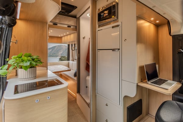 "Sunnie" | Noovo Plus - Heat/AC, Shower, Sleeps 4
