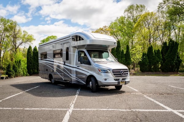 2022 Winnebago Mercedes Sprinter Navion 24J