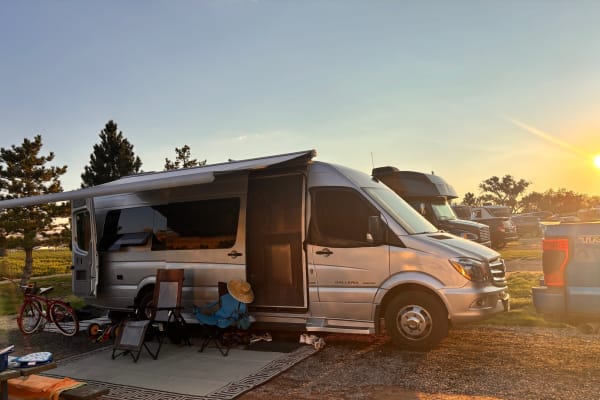 Mercedes-Benz Sprinter RV Coachman Galleria