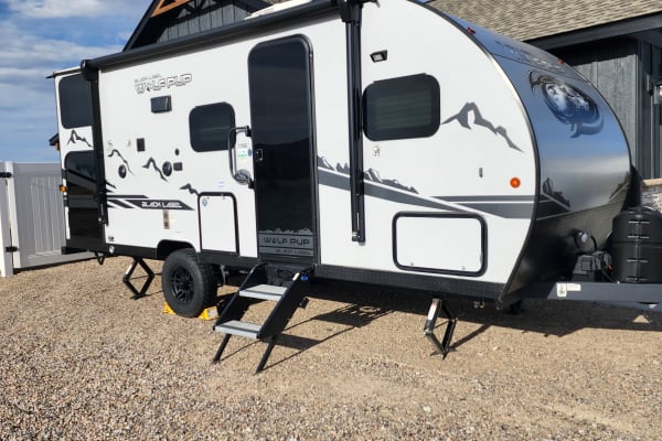 2022 Forest River Cherokee Black Label – Solar, Generators, Off-Grid Read