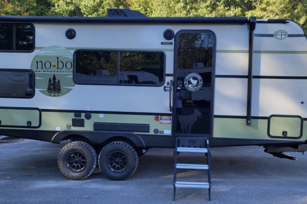 Adventure-Ready Family Camper, Sleeps 5, Solar + Inverter