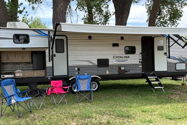 "Coolidge" 2022 Coachmen Catalina Legacy BHSD2544