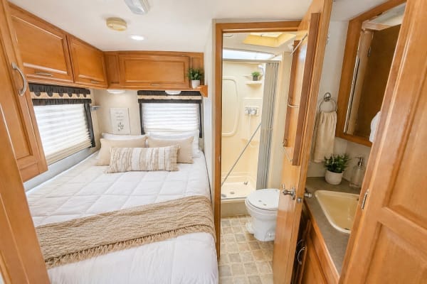 2006 Winnebago Aspect