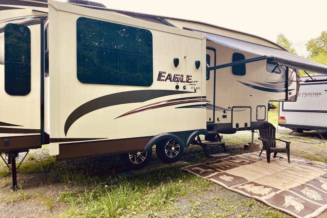 2015 Fifth Wheel RV for Rent in Johnsonville, NY - RVUSA.com