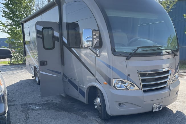 2016 Thor Motor Coach Axis available for rent in South houston TX