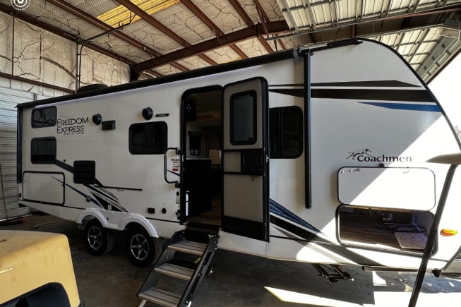 2022 Travel Trailer RV for Rent in Spring Branch, TX 2022 Travel Trailer RV for Rent in Spring Branch, TX
