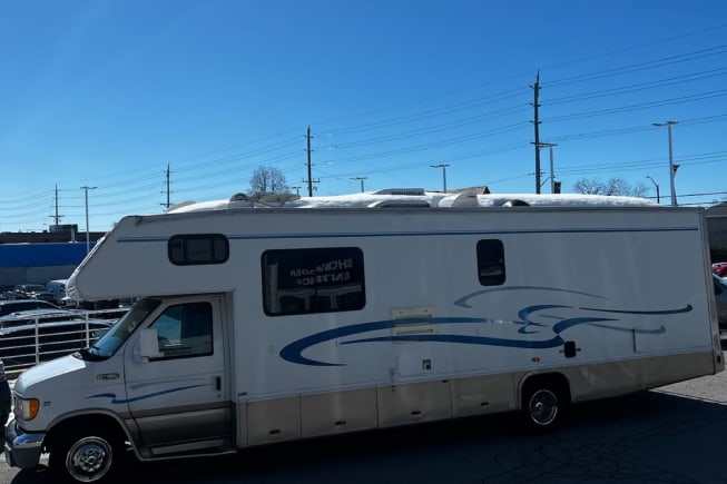 2000 Class C RV for Rent in Longueuil, QC - RVUSA.com