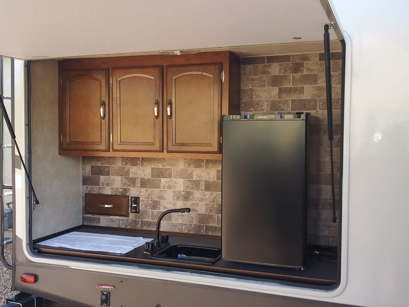 Outdoor Kitchen