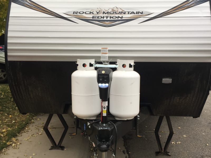 Two 30 gallon propane tanks allow for long stays off grid. Use these to run the heater and the extra insulation to stay warm anywhere!