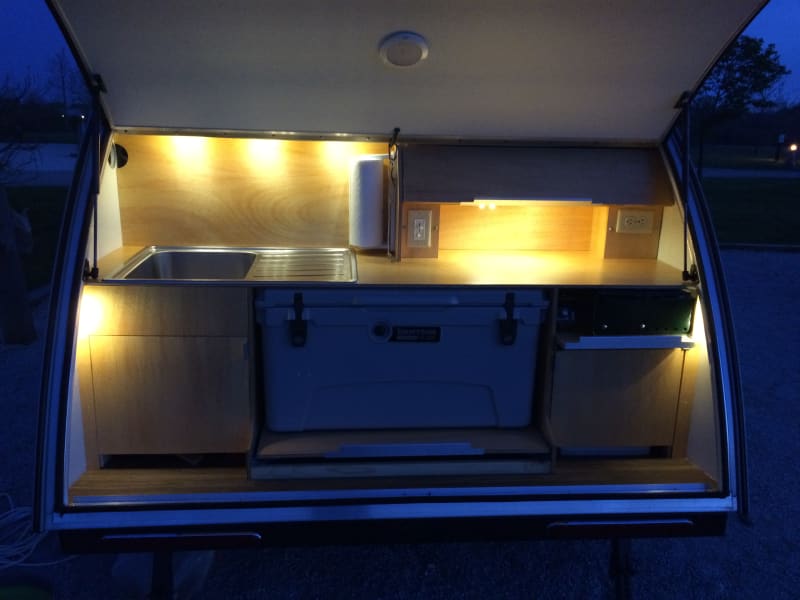 Under cabinet lights make meal prep at night easy.